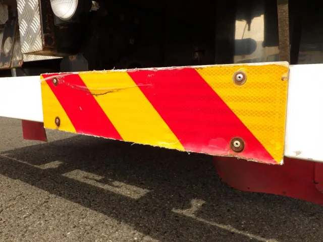 反射板にキズがあります。|UDトラックス クオン QKG-CG5ZAの写真44