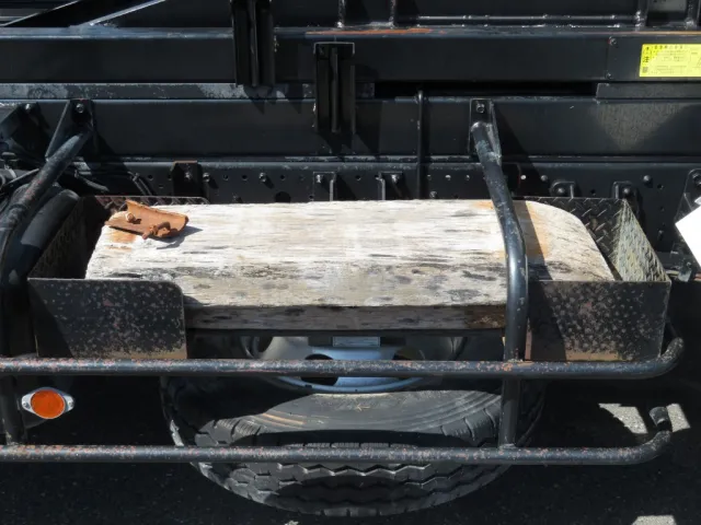 補助的な歩み板が付属しています。|いすゞ フォワード TKG-FRR90S1(2WD)の写真18