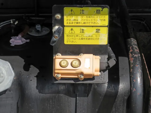 上物の操作スイッチです。|いすゞ フォワード TKG-FRR90S1(2WD)の写真19