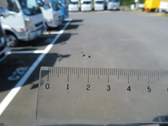 フロントガラス助手席側に小キズがあります。(他複数個所あります)|いすゞ フォワード TKG-FRR90S1(2WD)の写真21