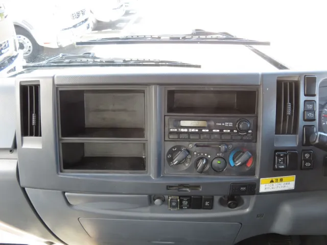 インパネ周りの状態です。|いすゞ フォワード TKG-FRR90S1(2WD)の写真28