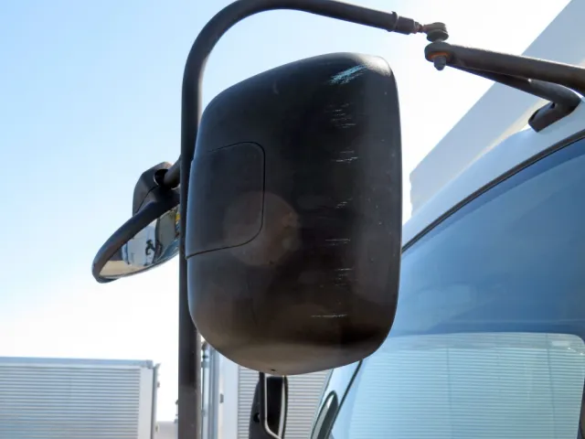 助手席側サイドミラーカバーにキズがあります。|いすゞ フォワード TKG-FRR90S1(2WD)の写真30