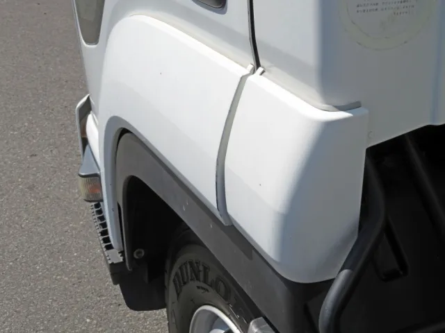 助手席側ドアフェンダーにキズがあります。|いすゞ フォワード TKG-FRR90S1(2WD)の写真33