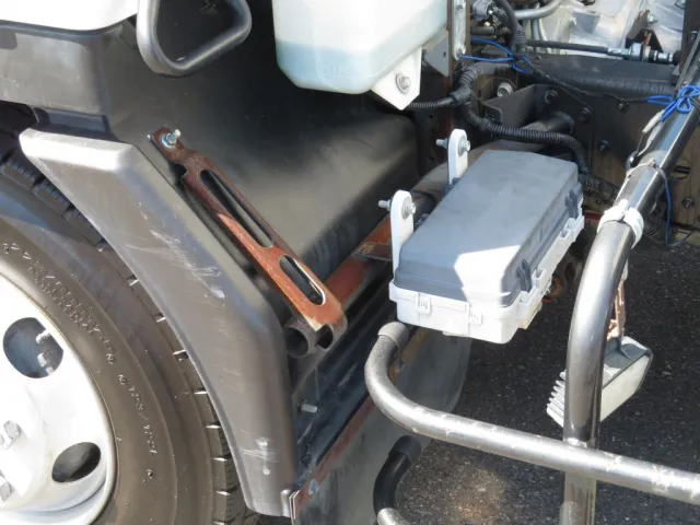 助手席側フェンダーステーにサビがあります。|いすゞ フォワード TKG-FRR90S1(2WD)の写真34