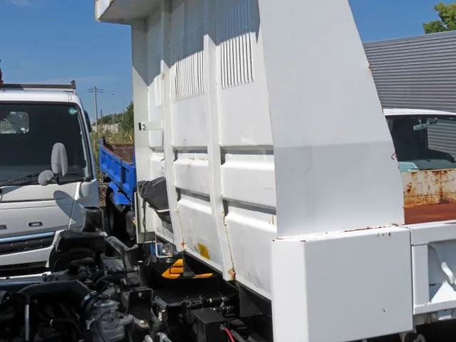 プロテクターが外側に膨らんでいます。|いすゞ フォワード TKG-FRR90S1(2WD)の写真36