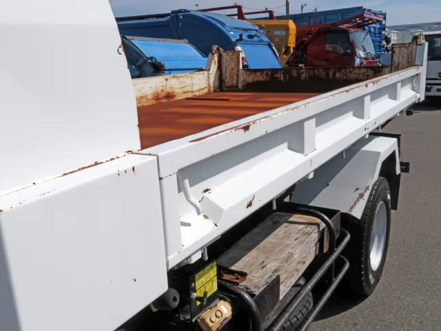 ボディー助手席側各所にサビがあります。|いすゞ フォワード TKG-FRR90S1(2WD)の写真39