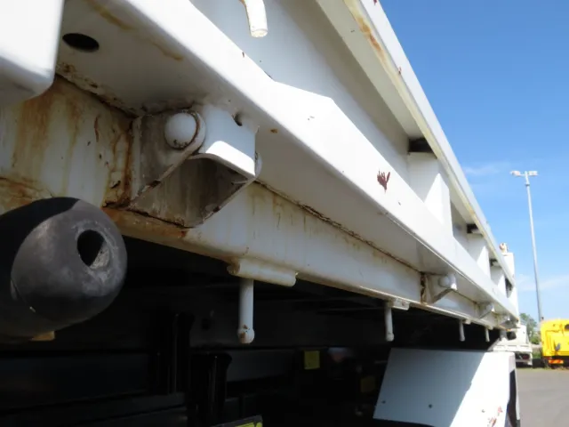 サイドレールにサビがあります。|いすゞ フォワード TKG-FRR90S1(2WD)の写真40