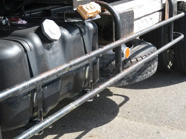 サイドバンパーにサビがあります。|いすゞ フォワード TKG-FRR90S1(2WD)の写真41