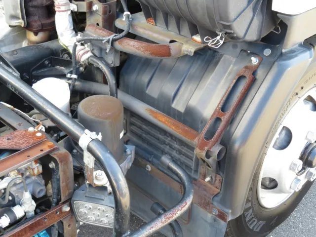 運転席側フェンダーステーにサビがあります。|いすゞ フォワード TKG-FRR90S1(2WD)の写真46