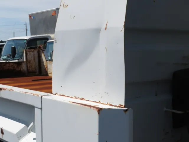 プロテクター側面にヘコミがあります。|いすゞ フォワード TKG-FRR90S1(2WD)の写真48