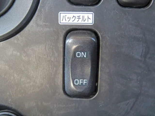 バックチルトの操作スイッチです。|三菱 ファイター 2KG-FK72FZの写真11