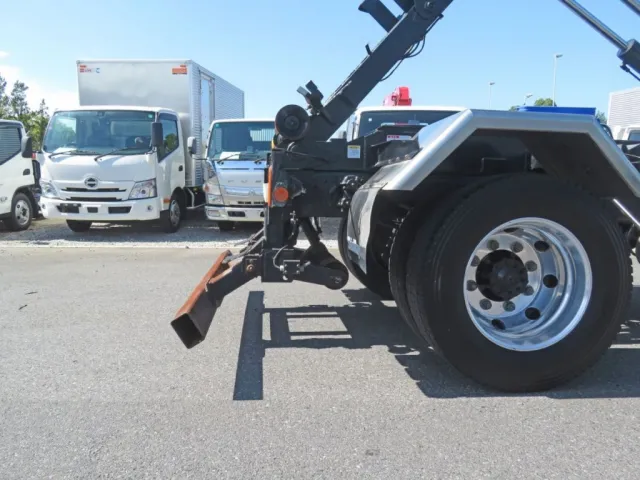 ダンプアップした際リアバンパーが可倒式(下がります)します。|三菱 ファイター 2KG-FK72FZの写真14