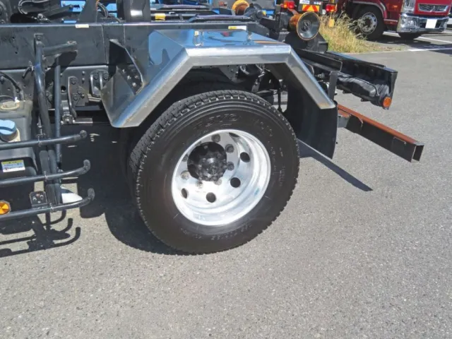 リアフェンダーはステンレス製です。(アルミホイールです)|三菱 ファイター 2KG-FK72FZの写真18