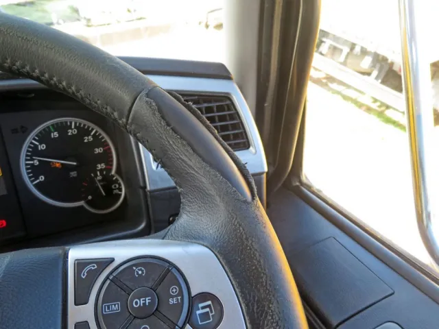 ハンドルにスレ・破れがあります。|三菱 ファイター 2KG-FK72FZの写真23