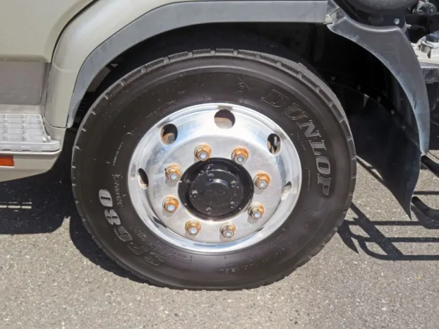 ホイールナットにサビがあります。|三菱 ファイター 2KG-FK72FZの写真25