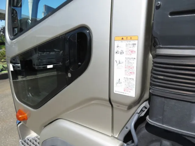 助手席側ドアに小さいキズがあります。|三菱 ファイター 2KG-FK72FZの写真26