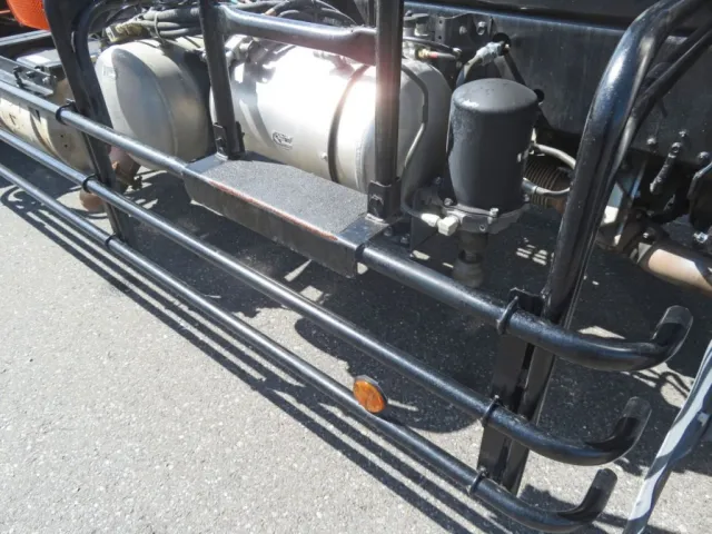 サイドバンパーに細かいサビ・小さいキズがあります。(ステップにサビ・細かいキズがあります)|三菱 ファイター 2KG-FK72FZの写真30