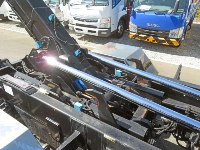 シャーシ後方周りに軽いサビがあります。|三菱 ファイター 2KG-FK72FZの写真35