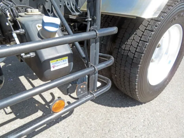 サイドバンパーステーに軽いサビがあります。|三菱 ファイター 2KG-FK72FZの写真38