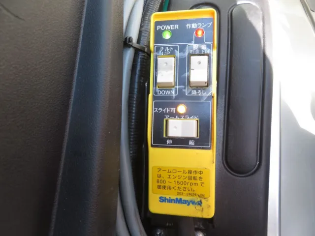 アームロールのコントローラーです。|三菱 ファイター 2KG-FK72FZの写真45