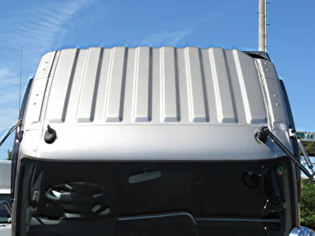 ルーフに少々ヘコミがあります。(見て確認が困難な程度です)|三菱 ファイター 2KG-FK72FZの写真50