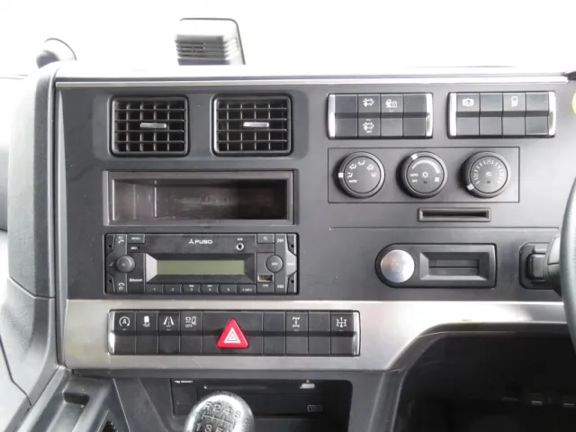 インパネ周りの状態です。|三菱 スーパーグレート 2KG-FV70HYの写真29