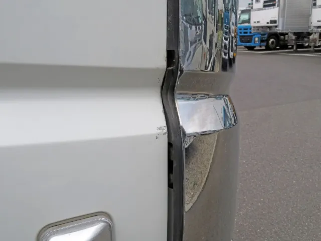 運転席ドア前側の干渉する部分にキズがあります。|三菱 スーパーグレート 2KG-FV70HYの写真33