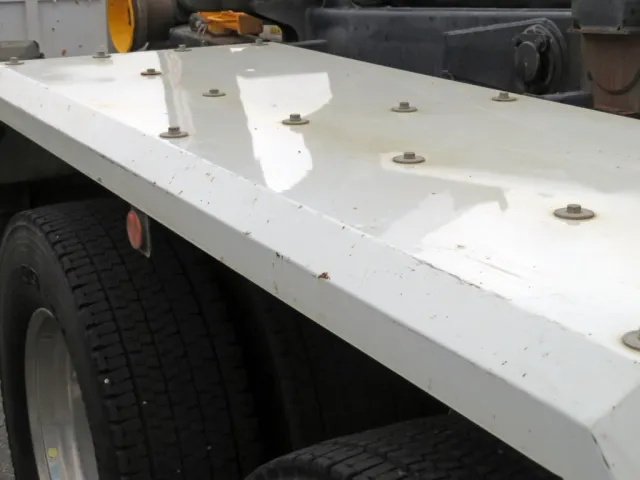 運転席側リアフェンダーに細かいサビがあります。|三菱 スーパーグレート 2KG-FV70HYの写真36