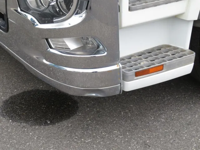 フロントバンパー助手席側にヘコミがあります。|三菱 スーパーグレート 2KG-FV70HYの写真39