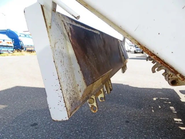 いすゞ エルフ 2PG-NPR88YN(2WD)の写真13