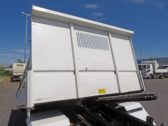 いすゞ エルフ 2PG-NPR88YN(2WD)の写真17