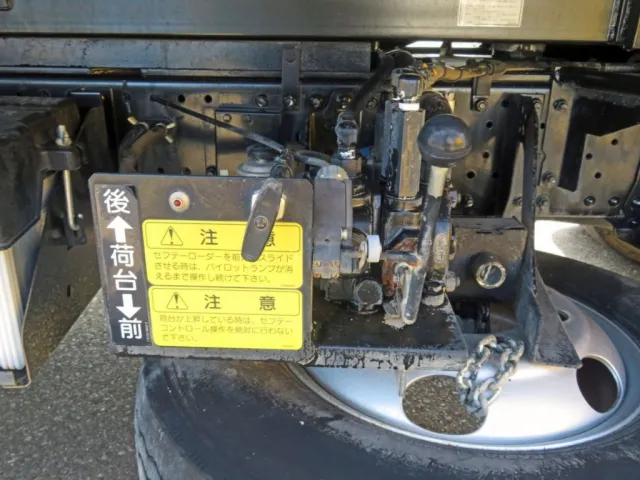 上物操作レバーです。|いすゞ エルフ 2PG-NPR88YN(2WD)の写真21