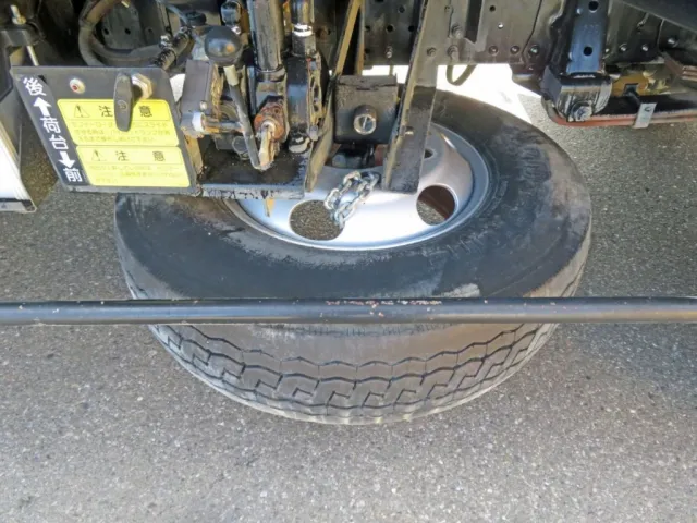 スペアタイヤ付きです。|いすゞ エルフ 2PG-NPR88YN(2WD)の写真25