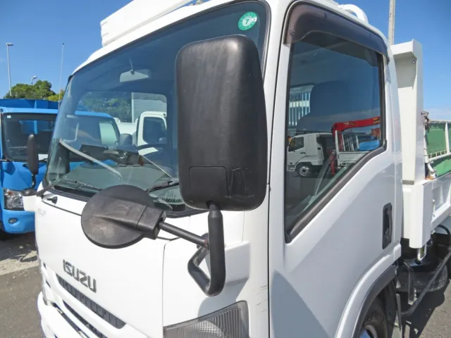 ミラーに小さいキズがあります。|いすゞ エルフ 2PG-NPR88YN(2WD)の写真28