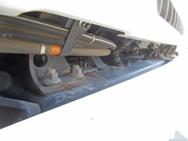 フロントバンパー内部にサビがあります。|いすゞ エルフ 2PG-NPR88YN(2WD)の写真30