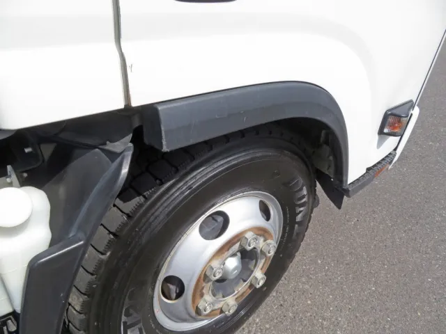 運転席側フロントフェンダーにキズ・スレがあります。|いすゞ エルフ 2PG-NPR88YN(2WD)の写真33