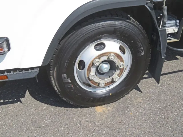 ホイールにサビ・キズがあります。|いすゞ エルフ 2PG-NPR88YN(2WD)の写真41