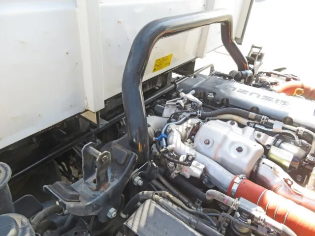 キャブマウントにサビがあります。|いすゞ エルフ 2PG-NPR88YN(2WD)の写真44