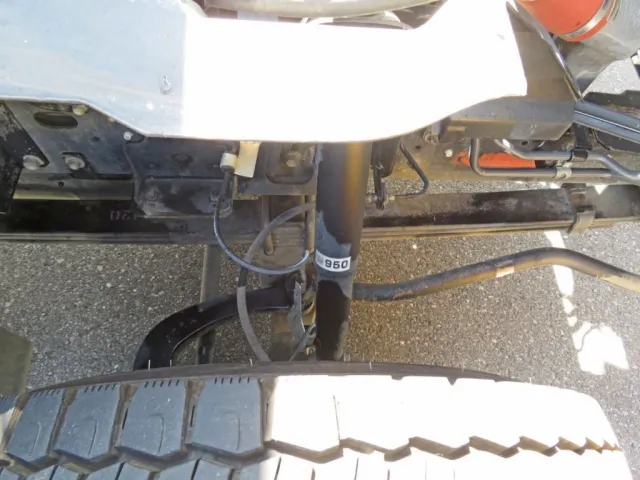 脚周りに軽いサビがあります。|いすゞ エルフ 2PG-NPR88YN(2WD)の写真45