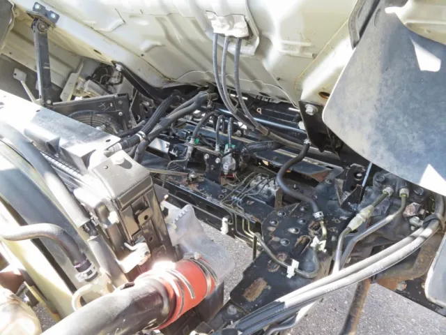 キャブ下にサビがあります。|いすゞ エルフ 2PG-NPR88YN(2WD)の写真46