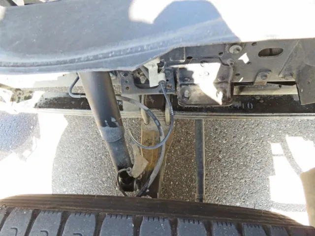 脚周りに軽いサビがあります。|いすゞ エルフ 2PG-NPR88YN(2WD)の写真48