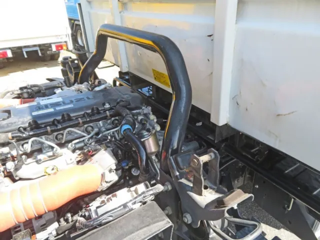 キャブマウントにサビがあります。|いすゞ エルフ 2PG-NPR88YN(2WD)の写真49