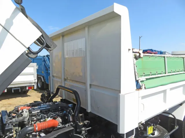 プロテクター先方に細かいキズ・軽いサビ・少し膨らみ箇所があります。|いすゞ エルフ 2PG-NPR88YN(2WD)の写真50