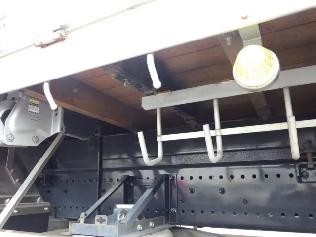 シャーシとネタの状態です。(縦ネタは鉄・横ネタは木製・一部鉄製です)|日野 プロフィア 2DG-FR1AHGの写真7