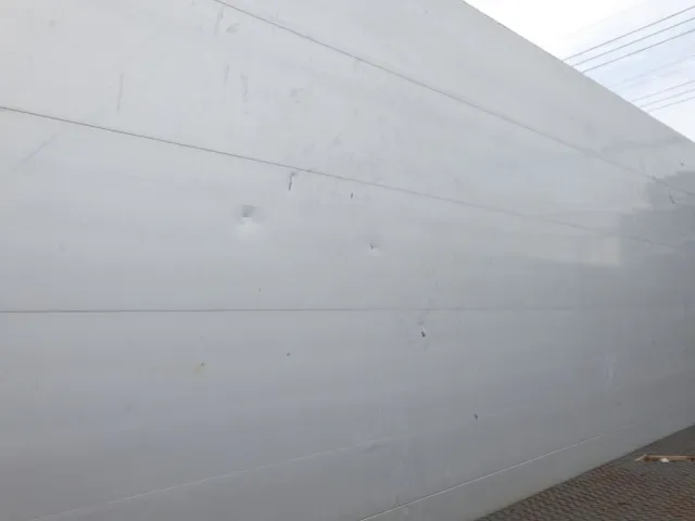 アオリ内側にキズ・ヘコミがあります。|日野 プロフィア 2DG-FR1AHGの写真29