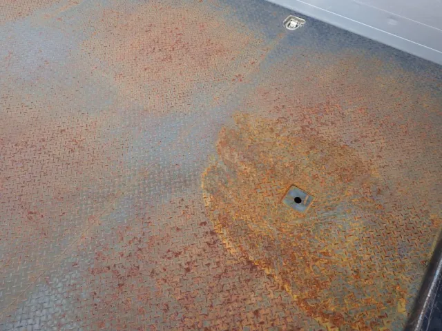 床鉄板にキズ・サビ・ヘコミがあります。|日野 プロフィア 2DG-FR1AHGの写真30