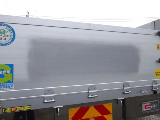 リヤアオリに塗装跡があります。|日野 プロフィア 2DG-FR1AHGの写真33