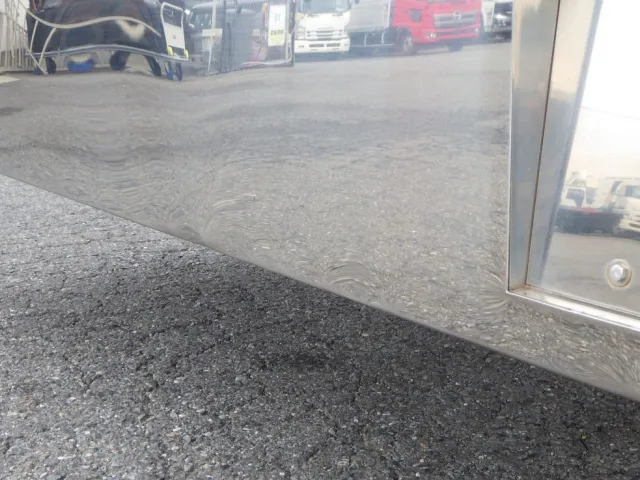 リヤバンパーに歪みがあります。|日野 プロフィア 2DG-FR1AHGの写真35