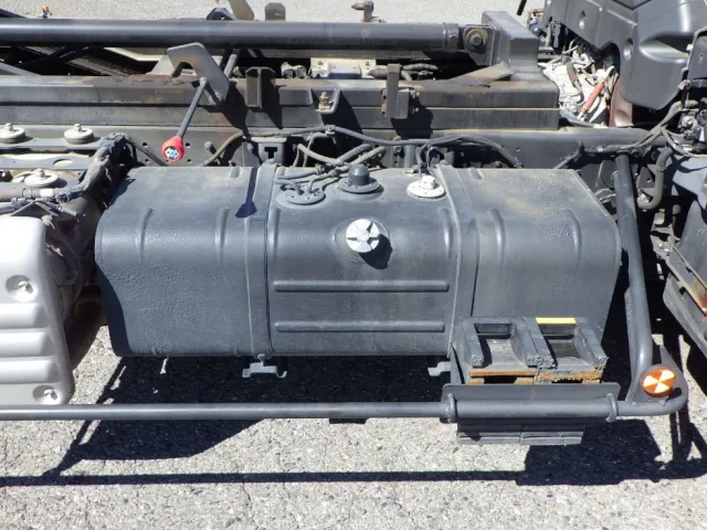 燃料タンクは１００Lです。|日野 デュトロ 2KG-XZU722M(2WD)の写真18