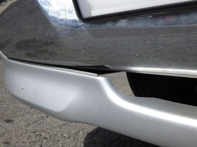 フロントバンパーにキズ・ヘコミがあります。|日野 デュトロ 2KG-XZU722M(2WD)の写真29